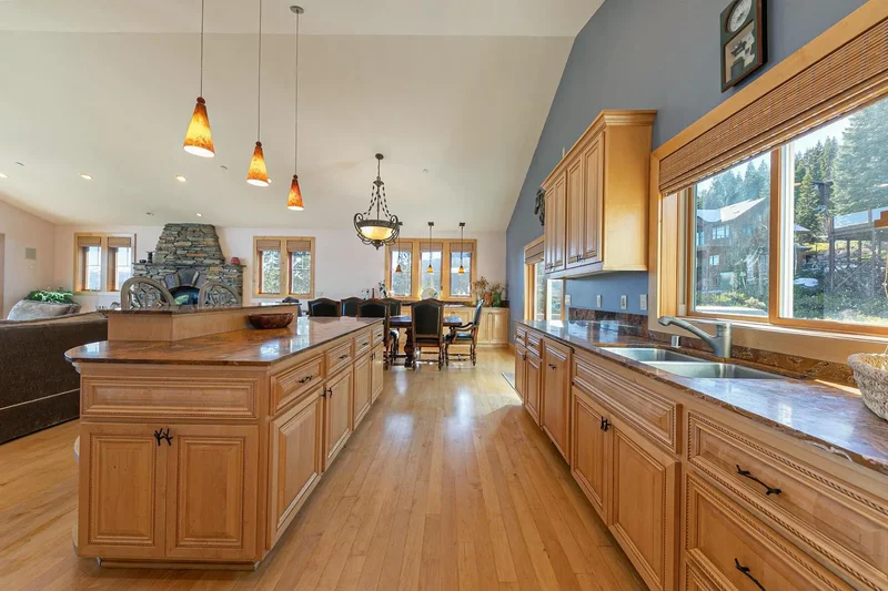 9140 Scenic Drive, South Lake Tahoe, California, United States. - Photo 9