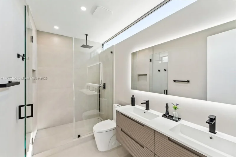 412 NW 47th St, Miami, Florida, United States. - Photo 23