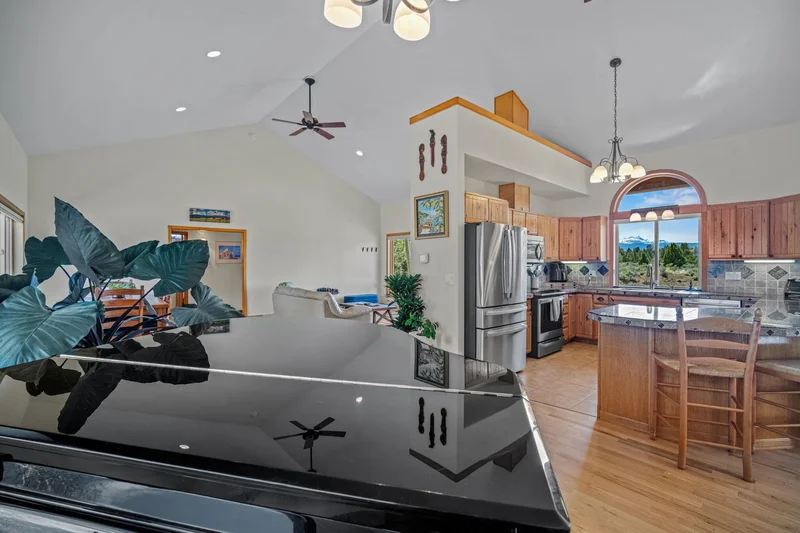 67076 Sunburst Street, Bend, Oregon, United States. - Photo 8