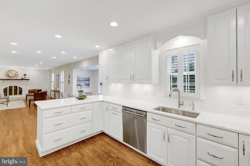 933 HOLLY CREEK DR, GREAT FALLS, VA, 22066, USA, Great Falls, Virginia, United States. - Photo 15