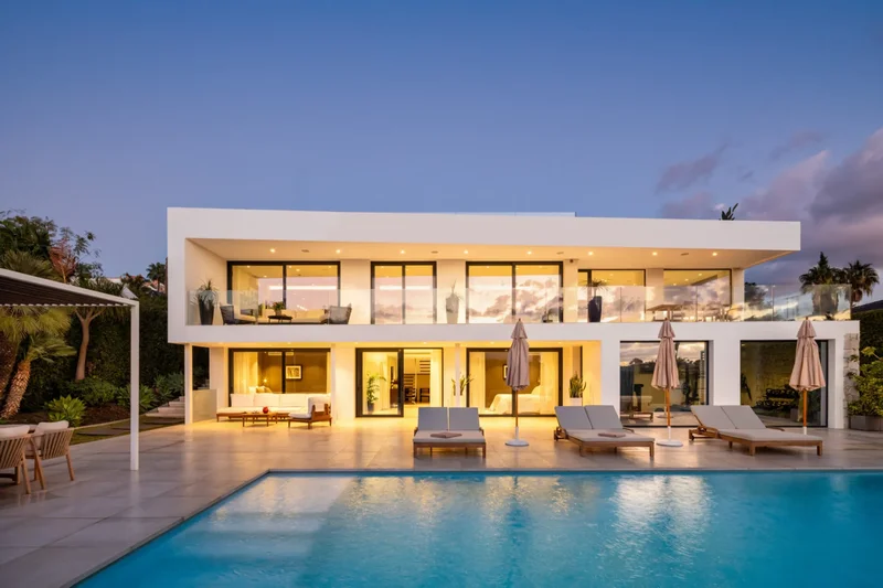 Luxurious Contemporary Golf Villa in the Heart of Nueva Andalucía