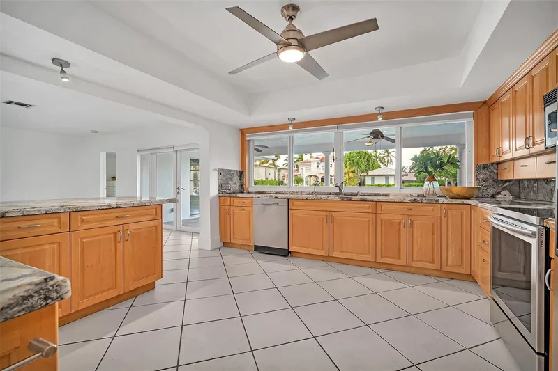 2427 Sea Island Dr, Fort Lauderdale, Florida, United States. - Photo 16