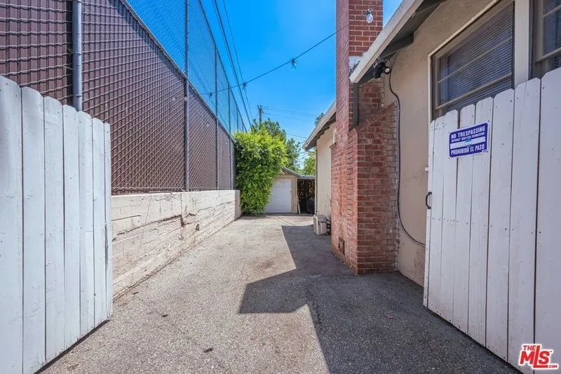 946 Hilldale Avenue, Los Angeles, California, United States. - Photo 21