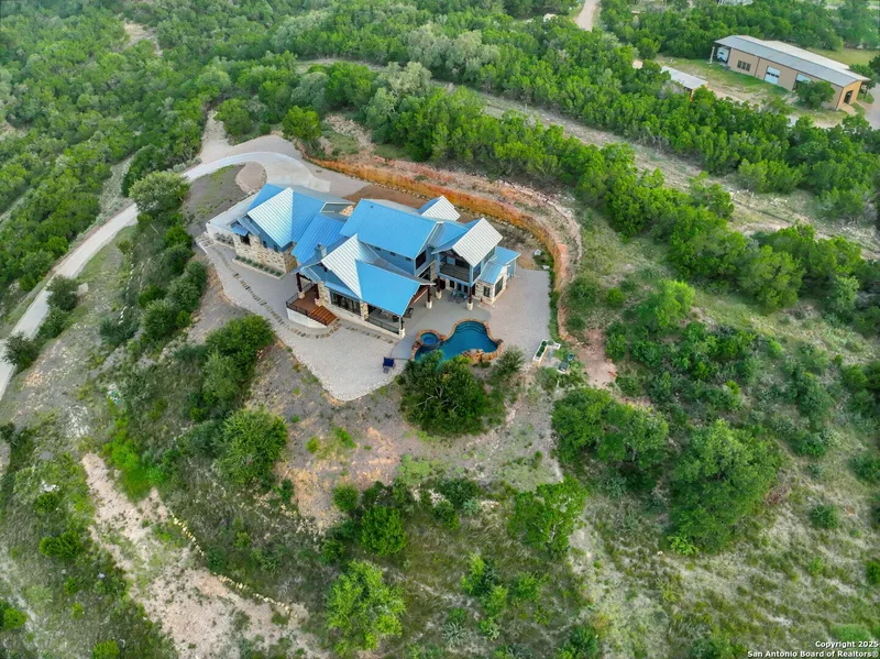 1023 Comanche Rdg, New Braunfels, TX 78132, New Braunfels, Texas, United States. - Photo 15