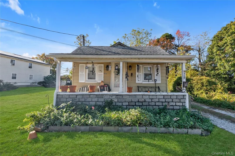166 & 170 Woodrow Parkway, West Babylon, New York, United States. - Photo 12