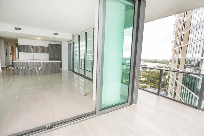 480 NE 31 St 2007, Miami, Florida, United States. - Photo 12
