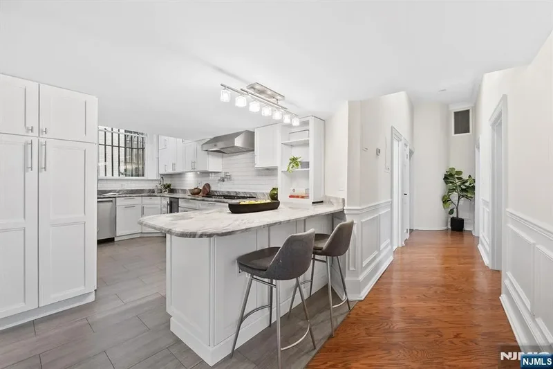 83 Montgomery Street 201, Jersey City, NJ 07302, Jersey City, New Jersey, United States. - Photo 15