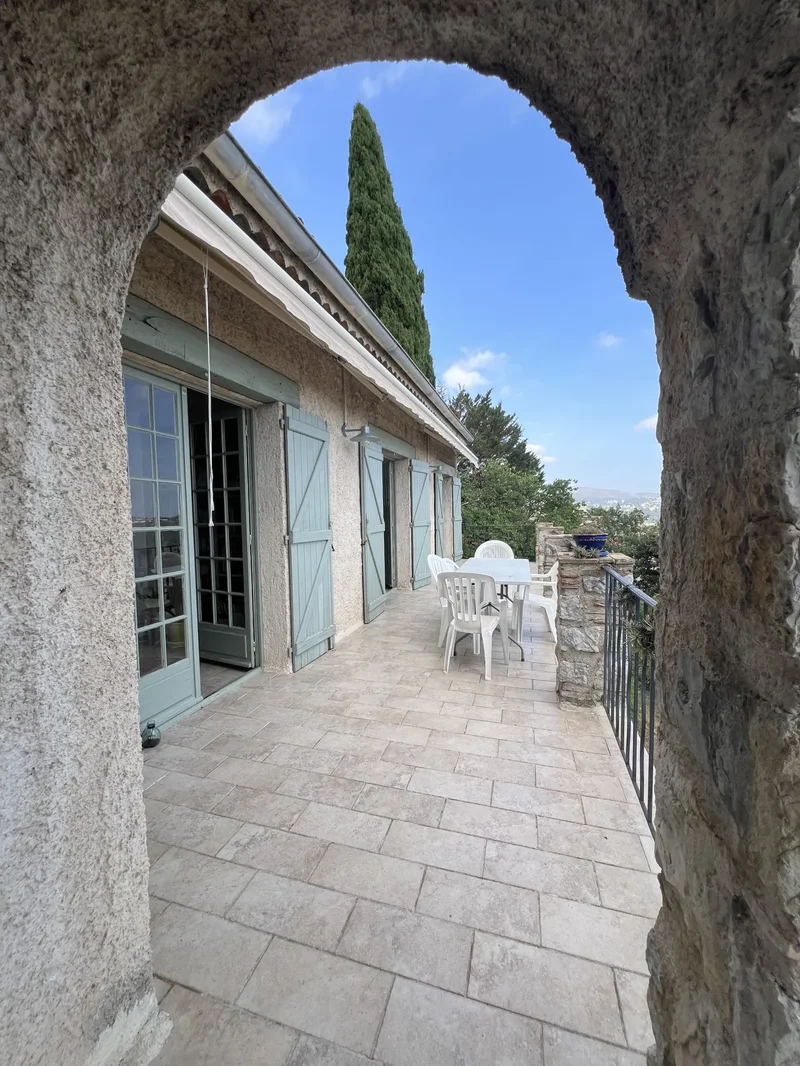 In Gattières, house with 4 bedrooms seeking new owner