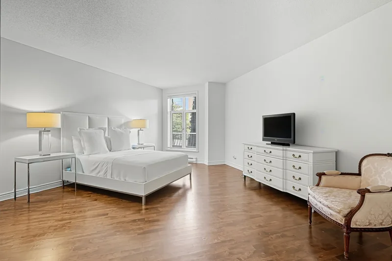 1400 Crois. Merit 104, Mount Royal, Quebec, Canada. - Photo 16