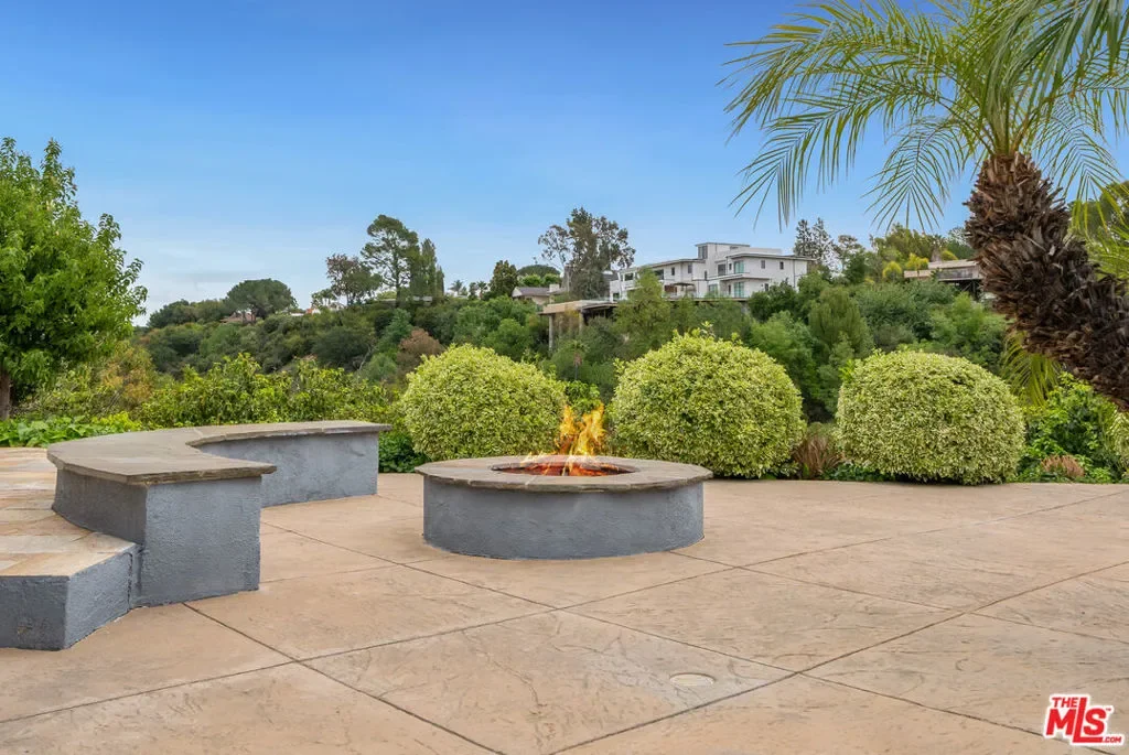 15901 High Knoll Road, Los Angeles, California, United States. - Photo 11