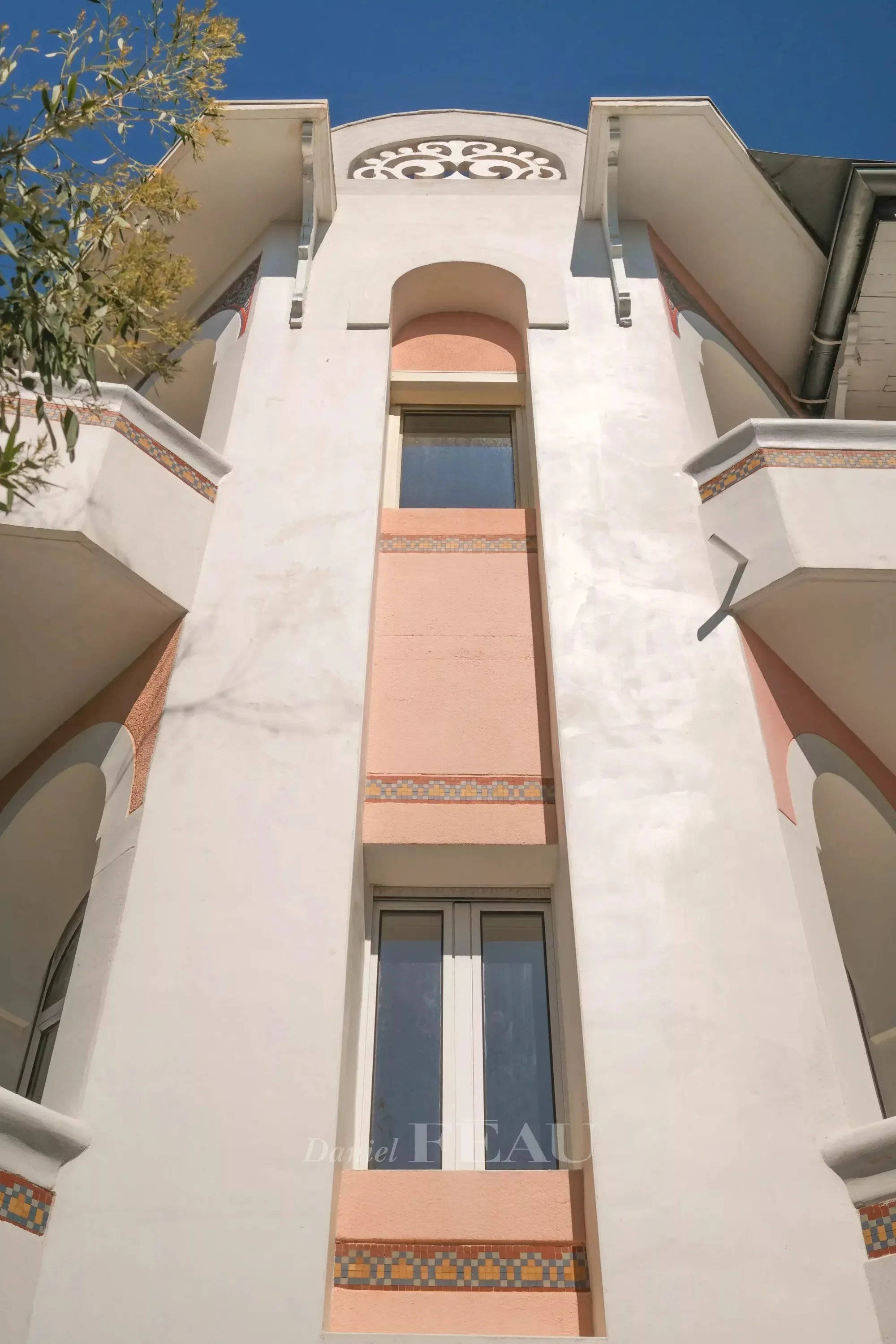 Exterior photo 8