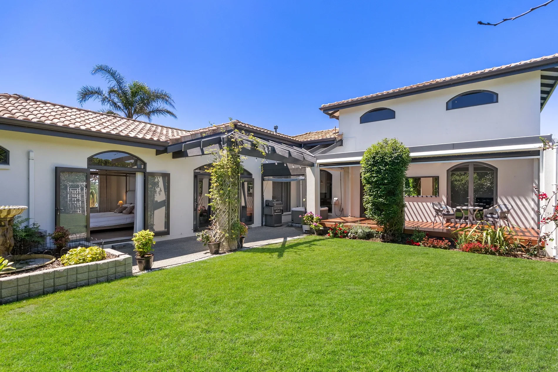 Exterior photo 6