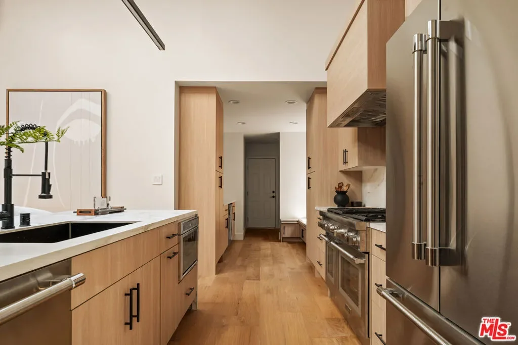 4615 Cedros Avenue, Los Angeles, California, United States. - Photo 18