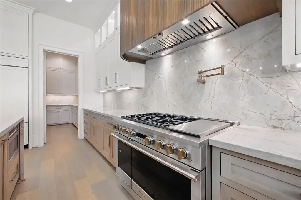 8619 Cedarbrake Drive, Spring Valley Village, Texas, United States. - Photo 11