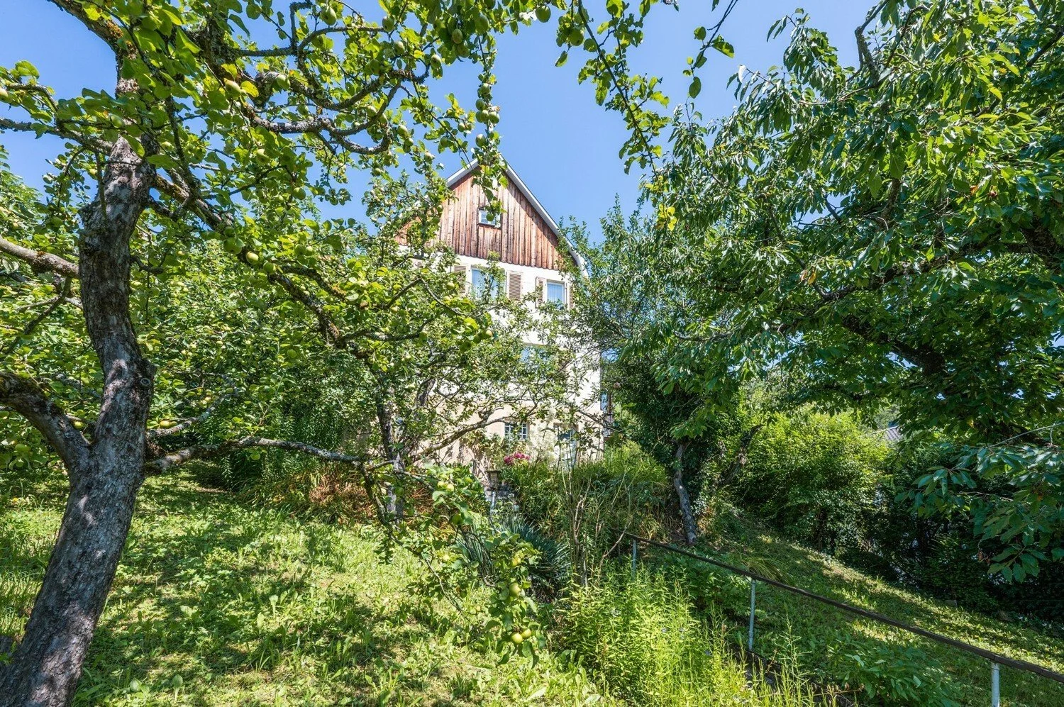 Exterior photo 3
