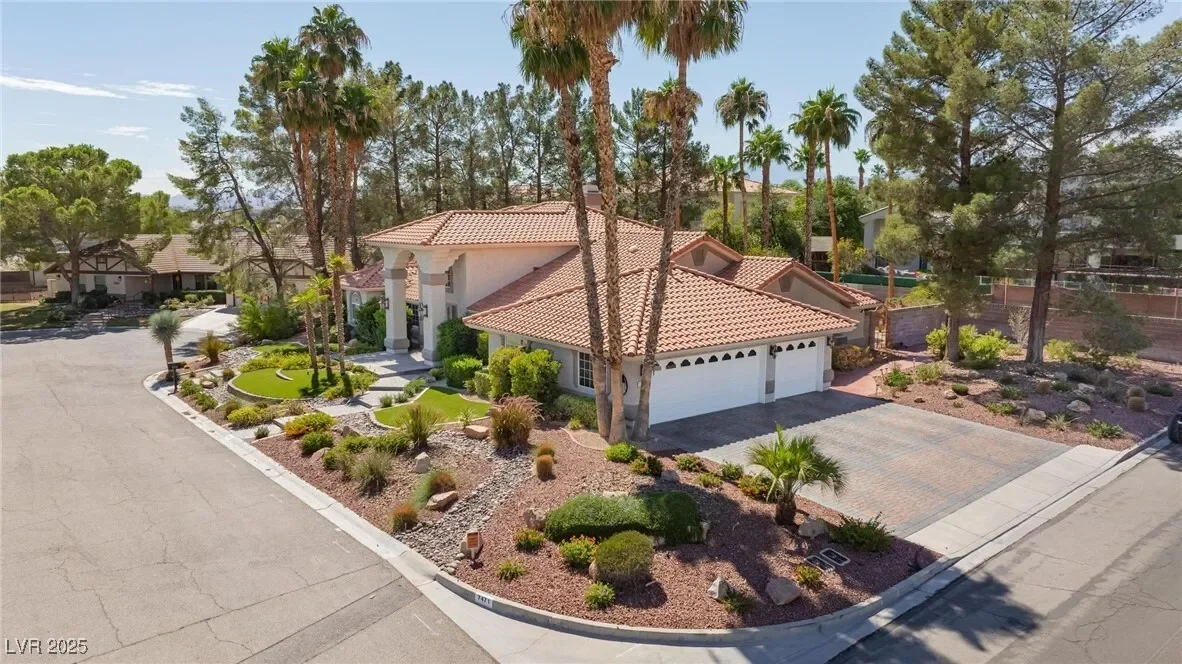 7471 Darby Avenue, Las Vegas, Nevada, United States. - Photo 38