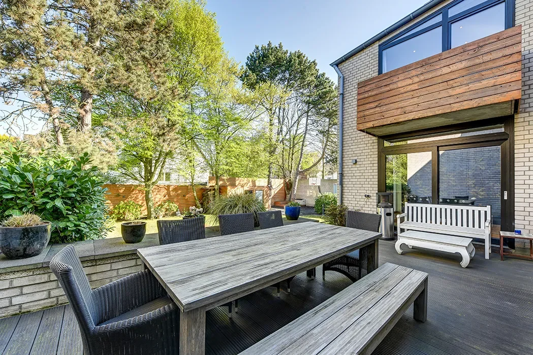 Exterior photo 6