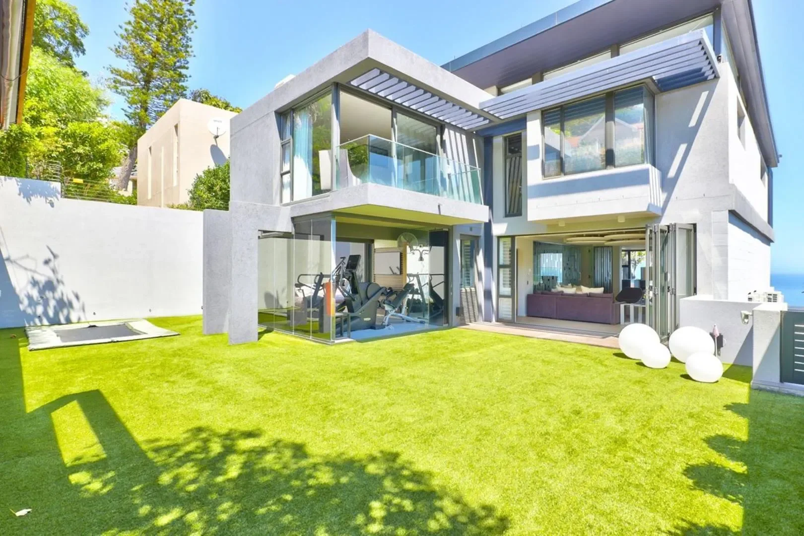 Exterior photo 8