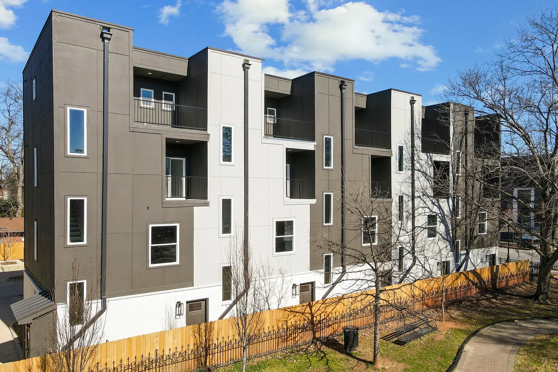 Exterior photo 9