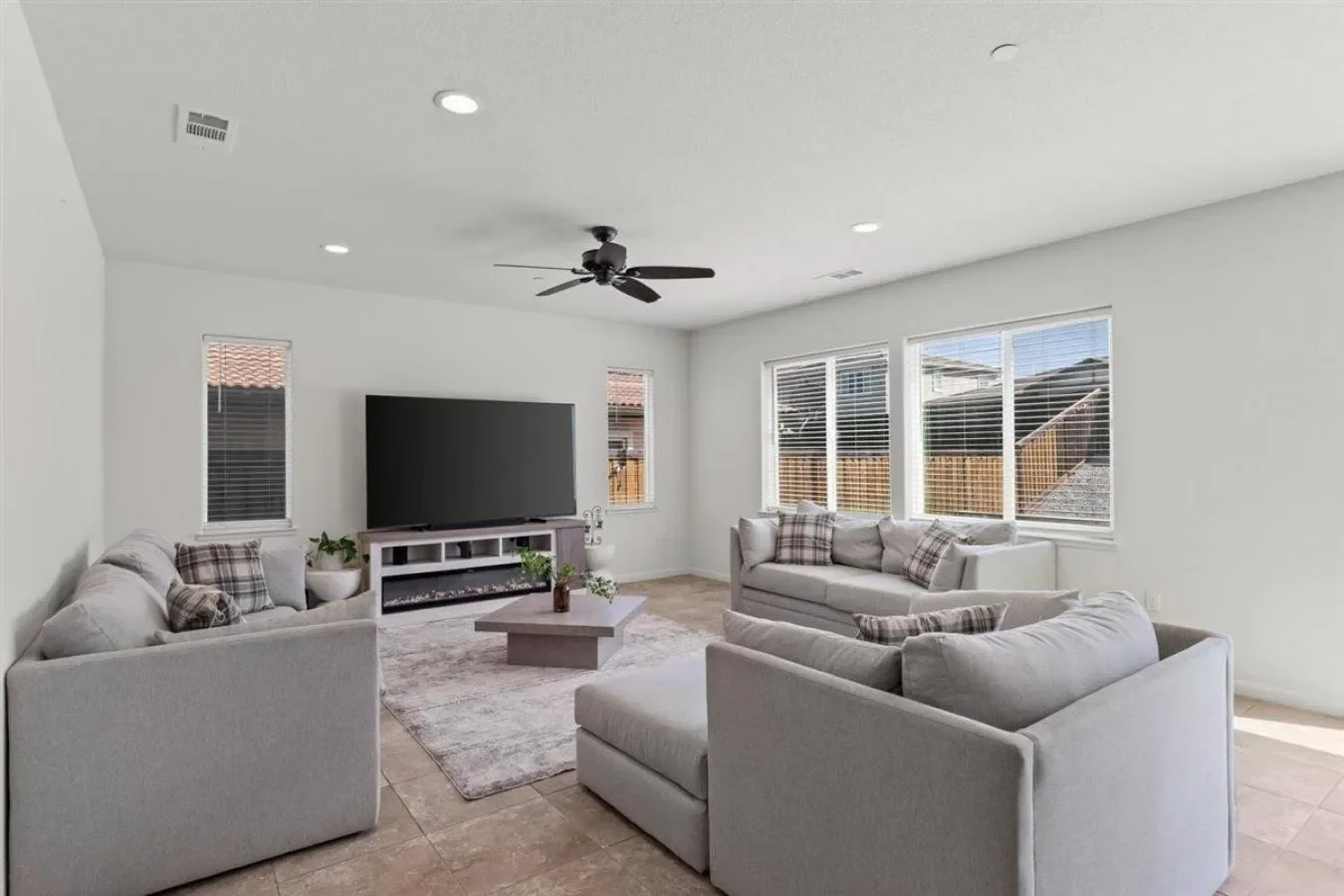 21232 Grapevine Drive, Patterson, California, United States. - Photo 22