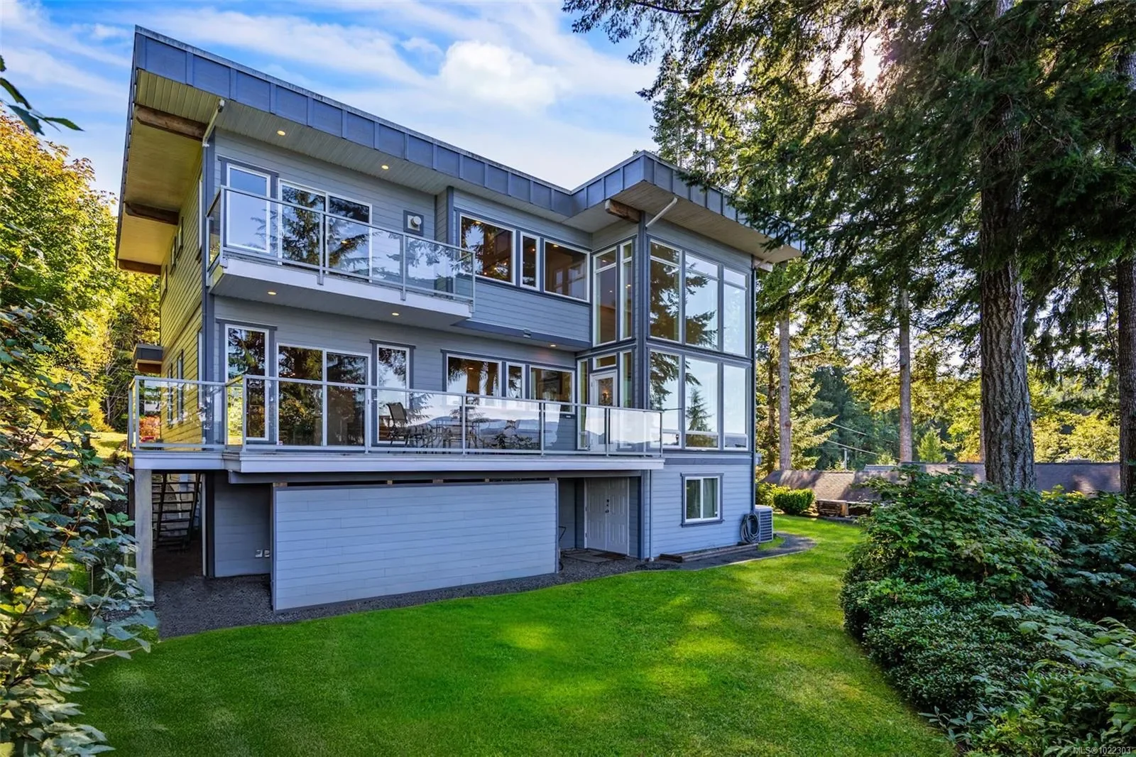 Exterior photo 5