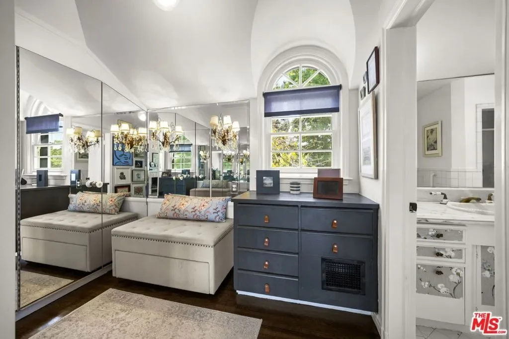 850 Birchwood Drive, Los Angeles, California, United States. - Photo 20