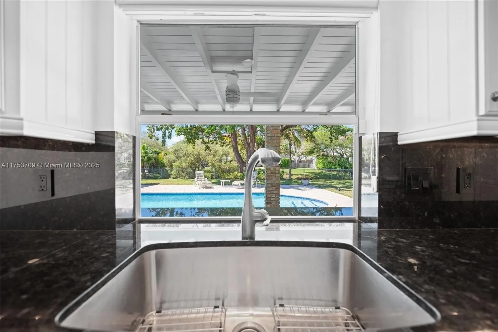 13060 SW 70th Ave, Coral Gables, Florida, United States. - Photo 10