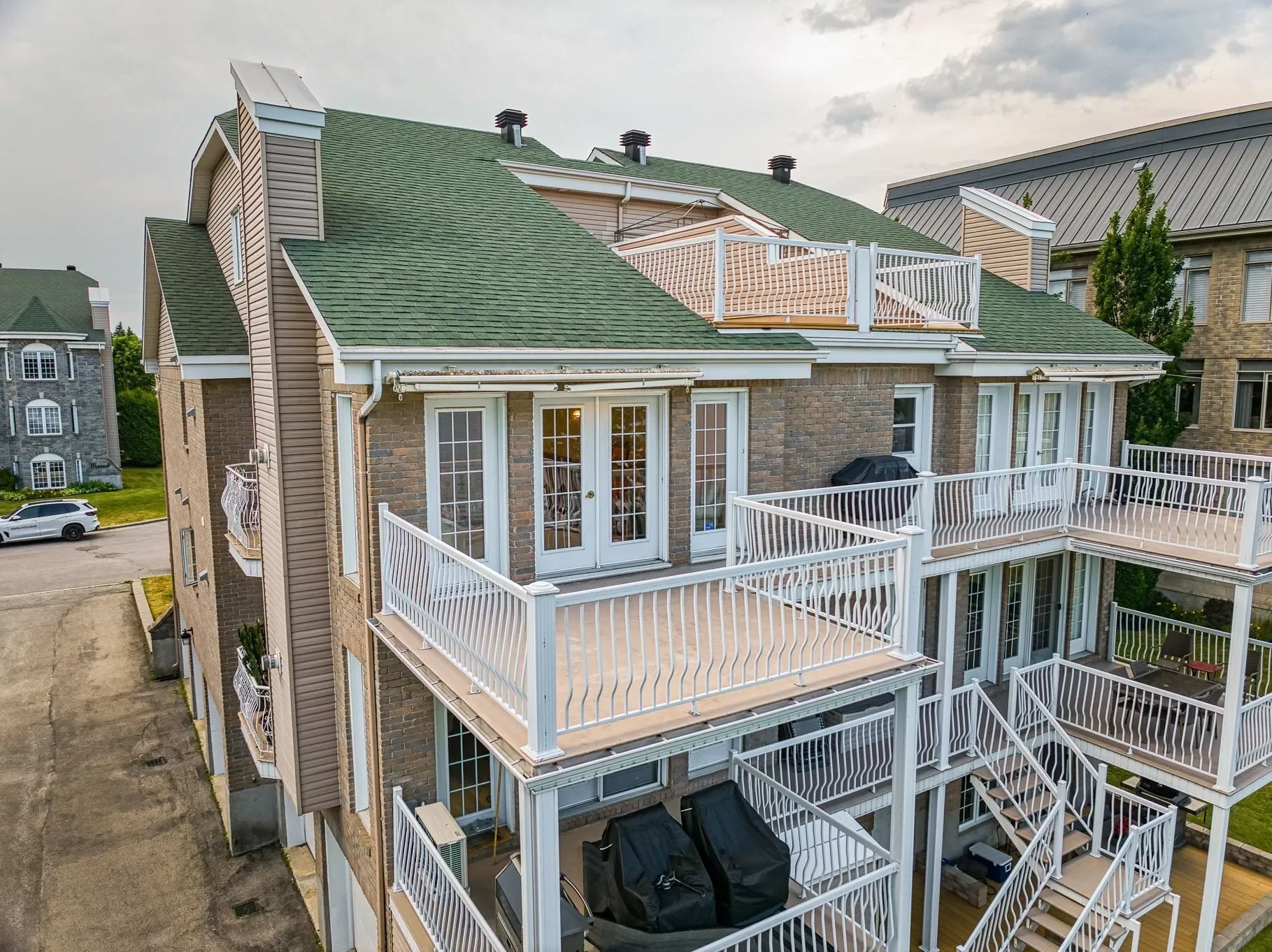 Exterior photo 6