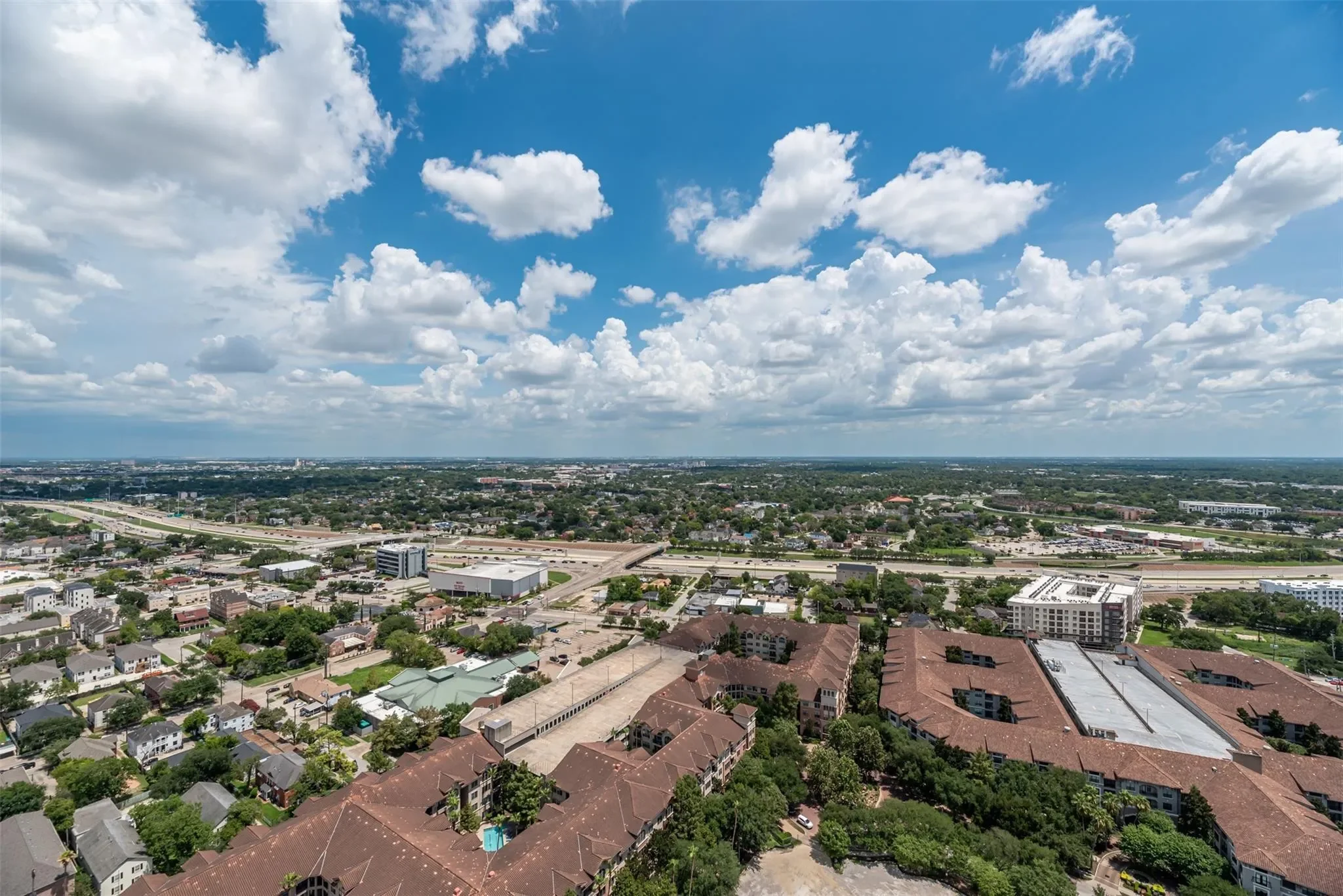 1701 Hermann Drive 34L, Houston, Texas, United States. - Photo 15
