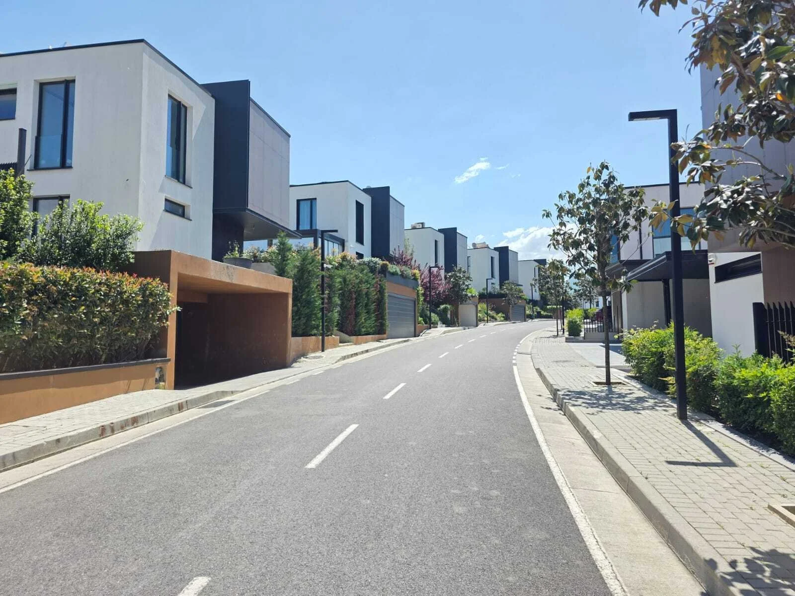 Exterior photo 3