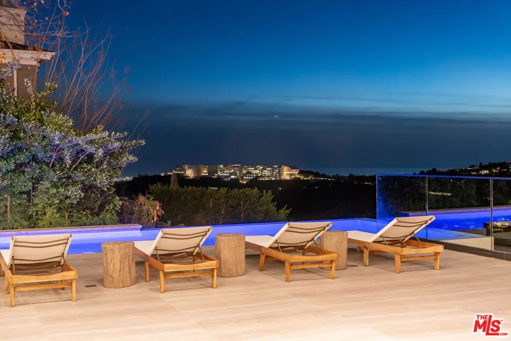 1149 Linda Flora Drive, Los Angeles, California, United States. - Photo 4