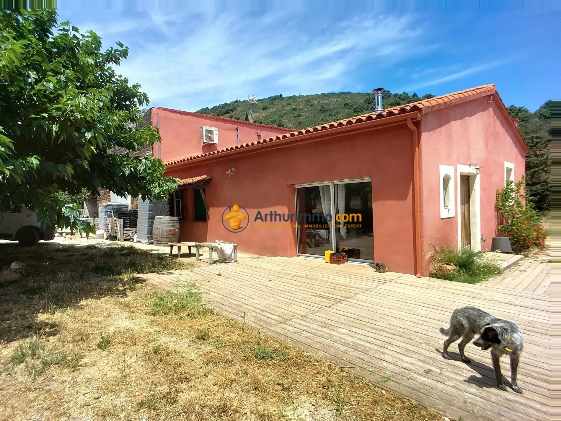 Exterior photo 3