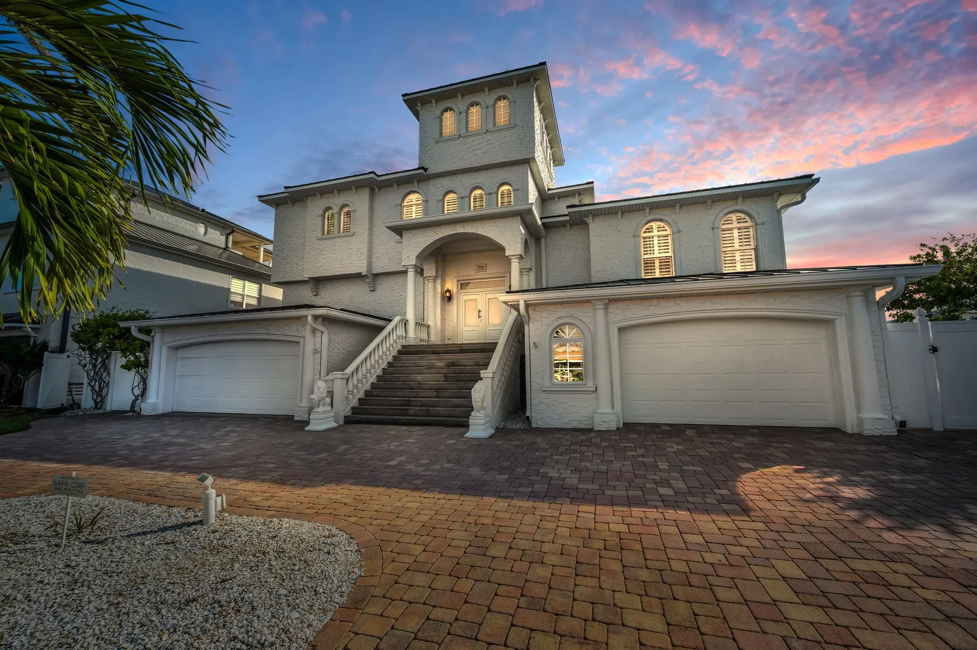 Exterior photo 3