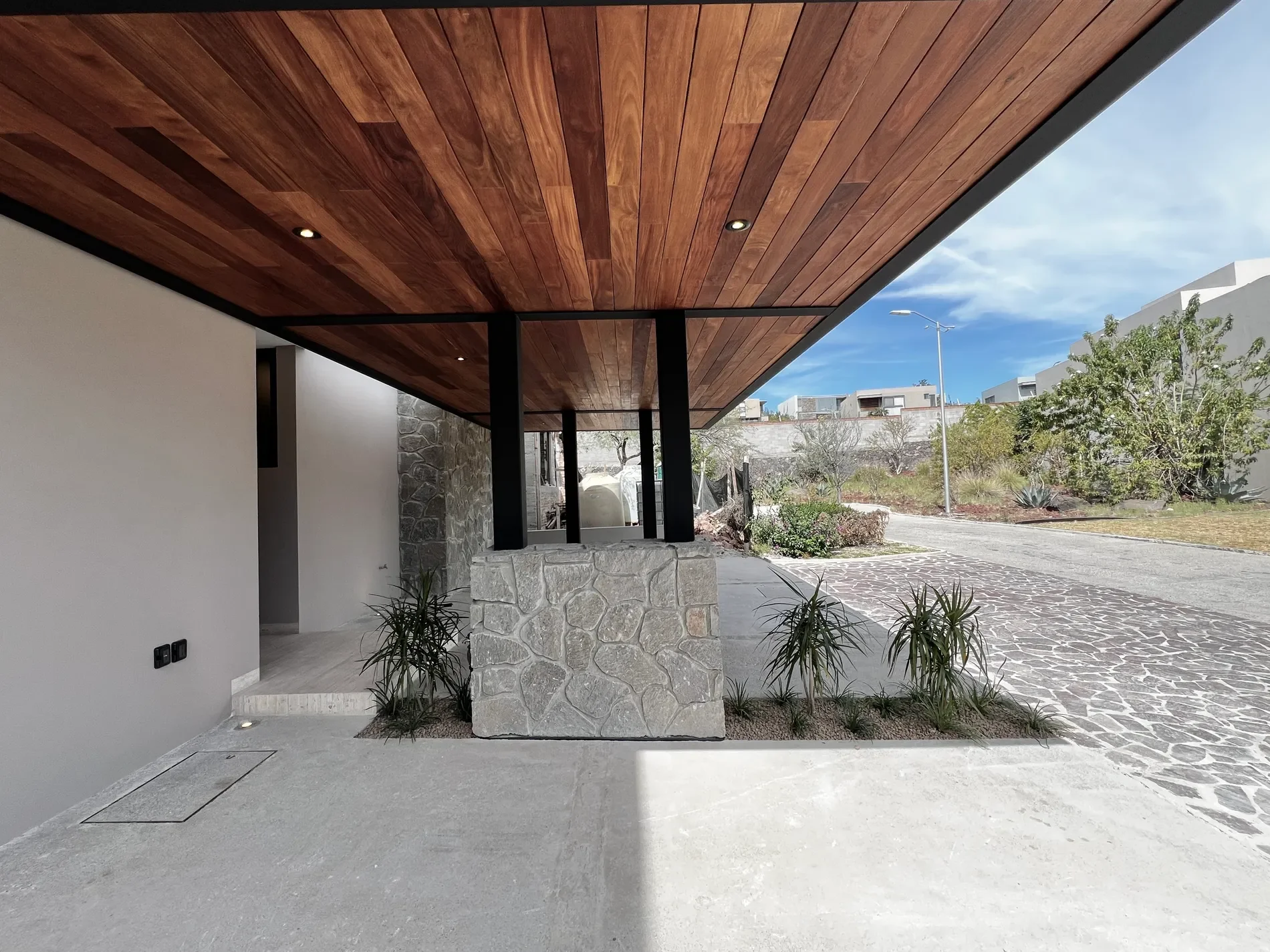 Exterior photo 8
