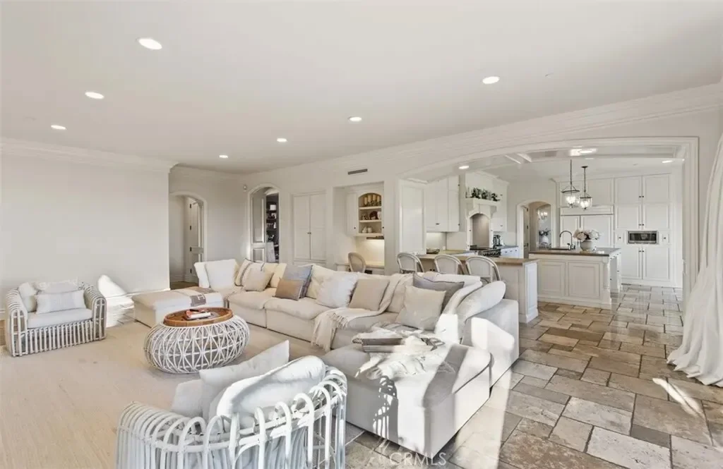 6 Windemere Court, Newport Beach, California, United States. - Photo 1