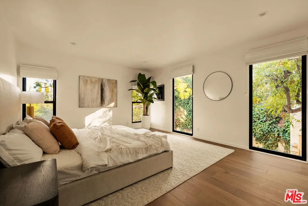 8620 Skyline Drive, Los Angeles, California, United States. - Photo 11