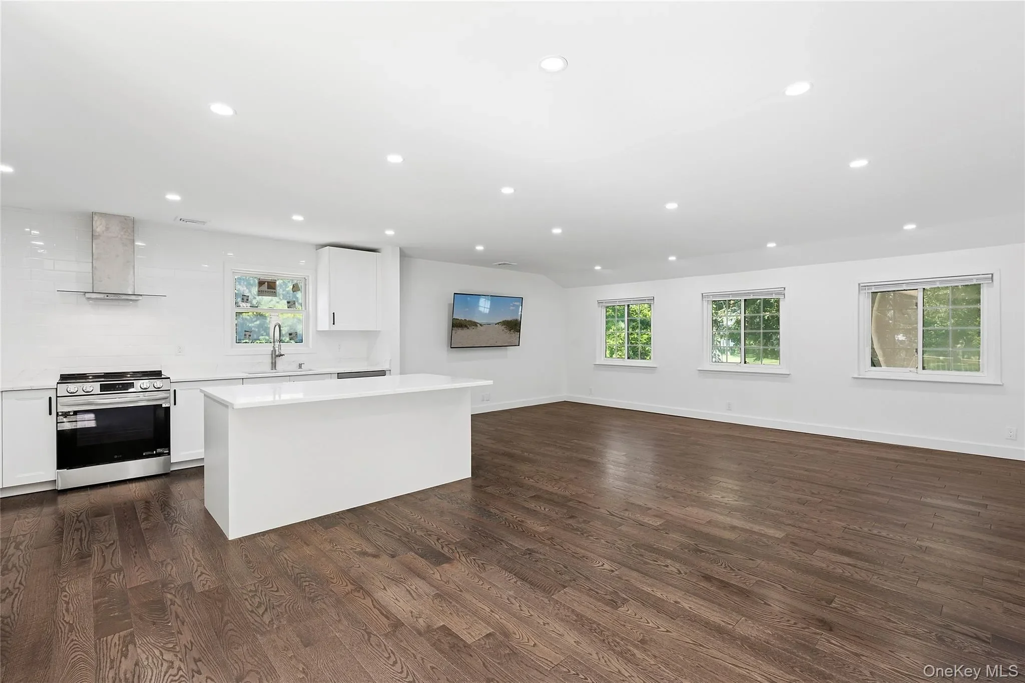 133 Trout Brook Lane, Aquebogue, New York, United States. - Photo 4