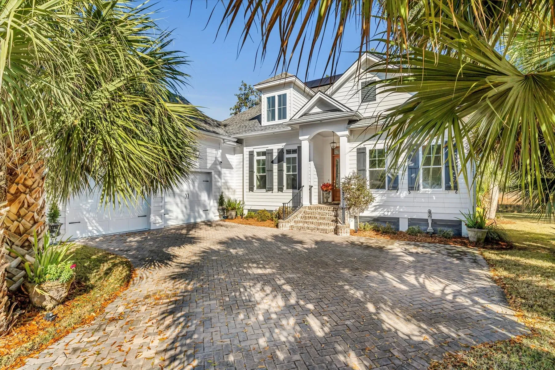 Exterior photo 2
