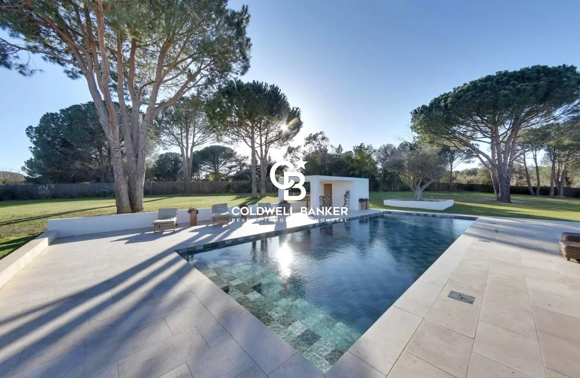 Exterior photo 2