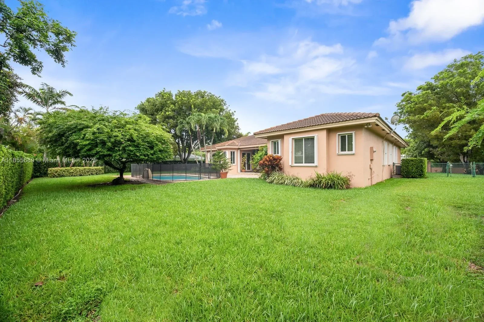 10621 SW 77th Ave, Coral Gables, Florida, United States. - Photo 35