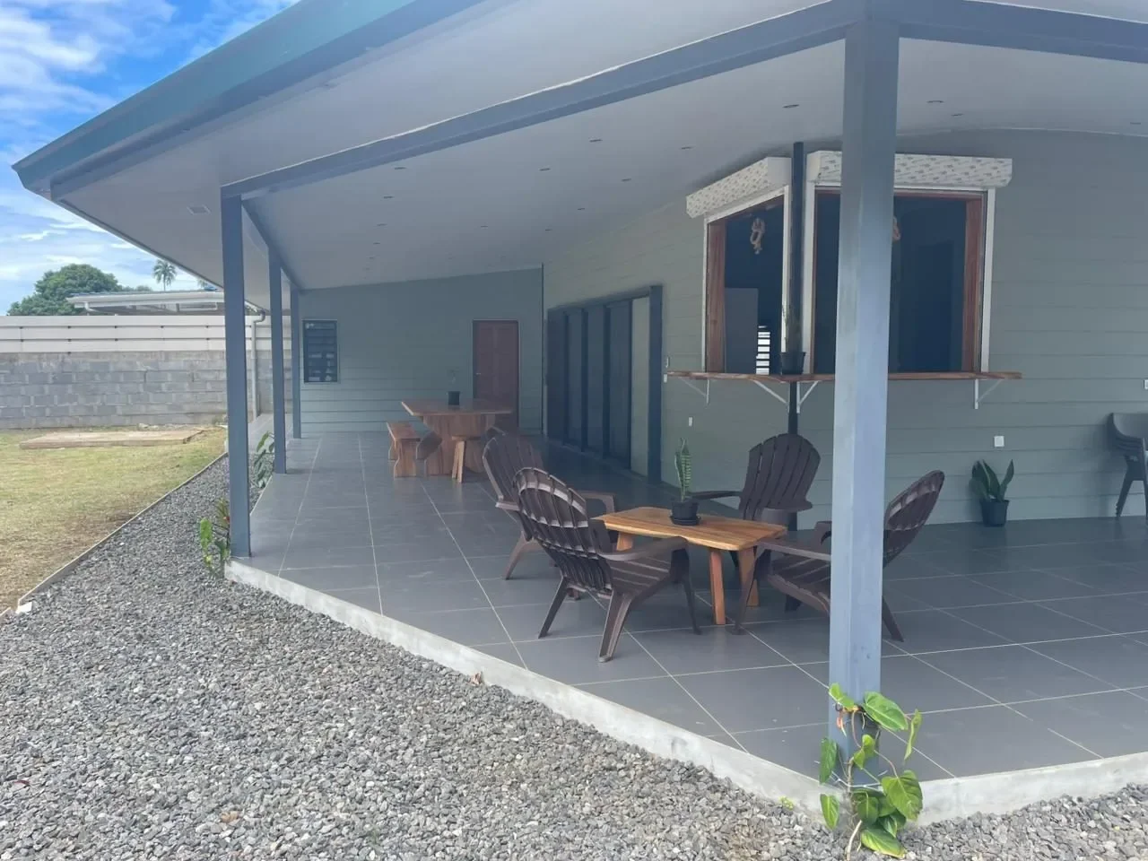 Exterior photo 4