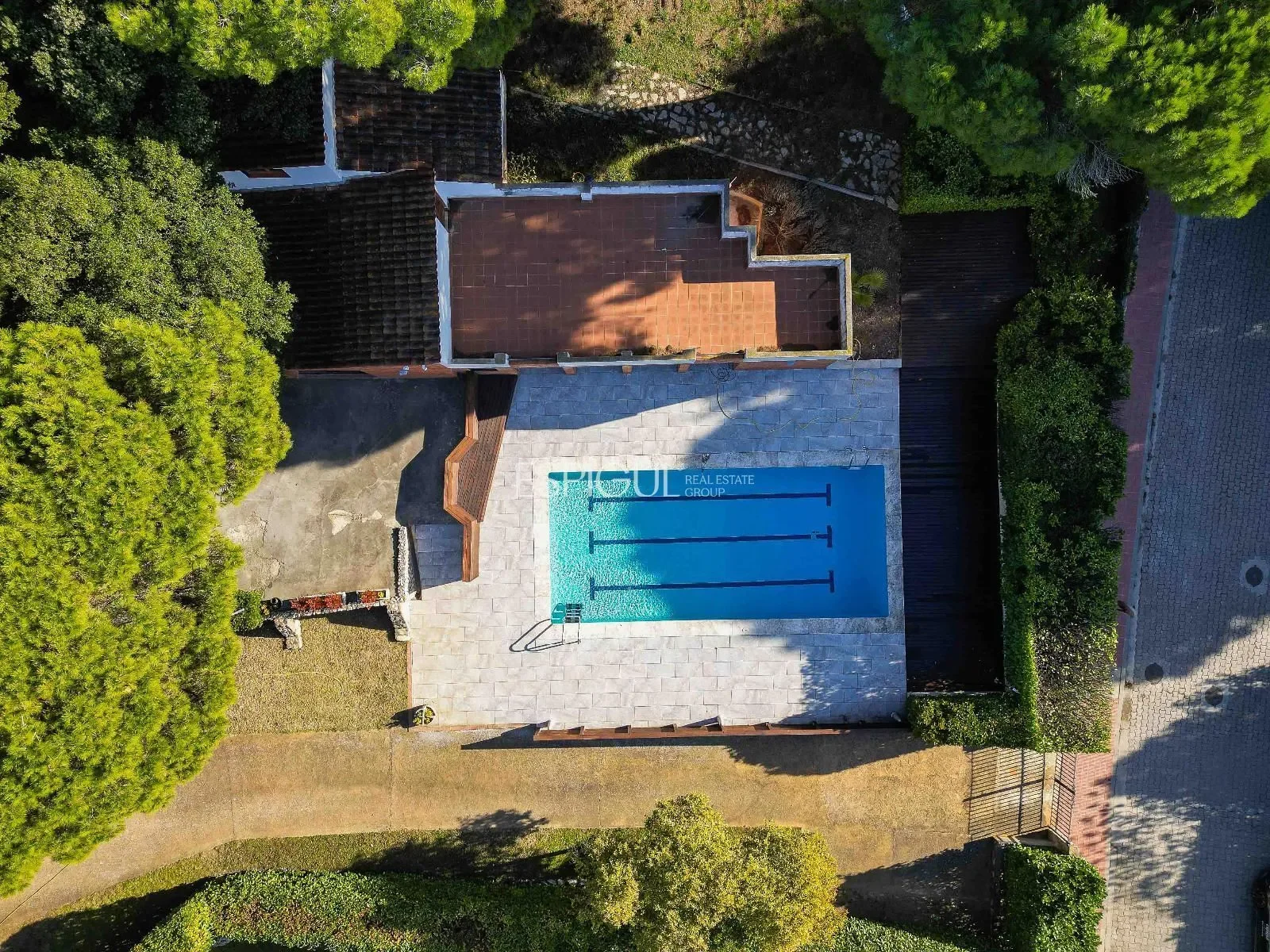 Exterior photo 11