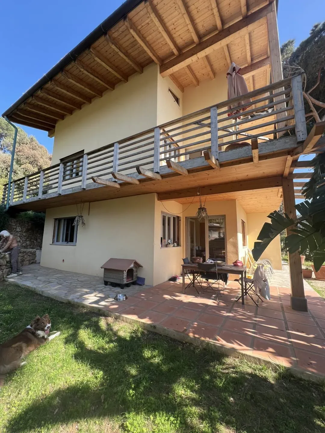 Exterior photo 2