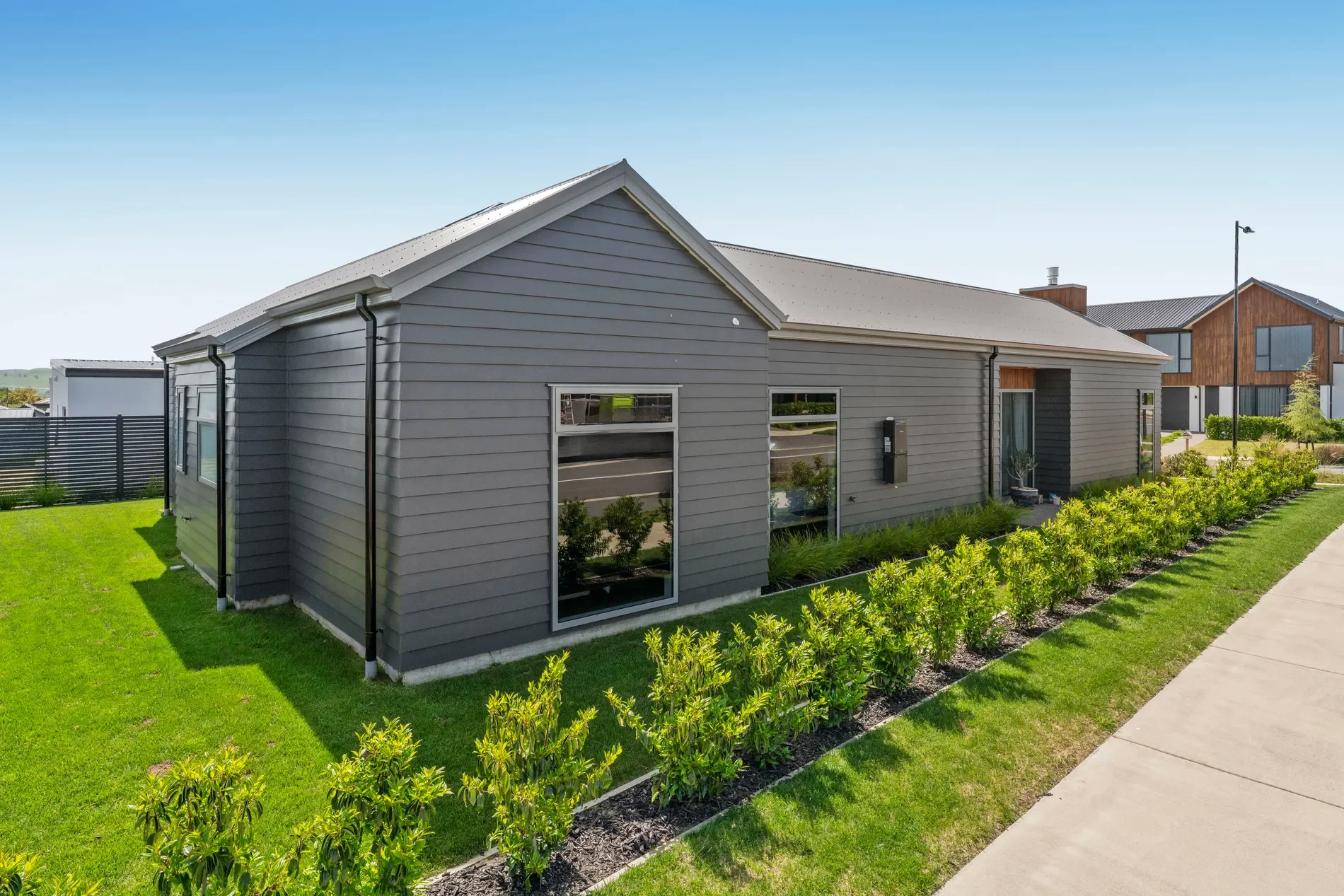 Exterior photo 5