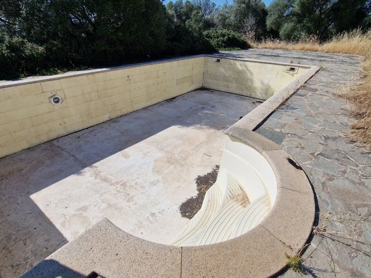 Exterior photo 3