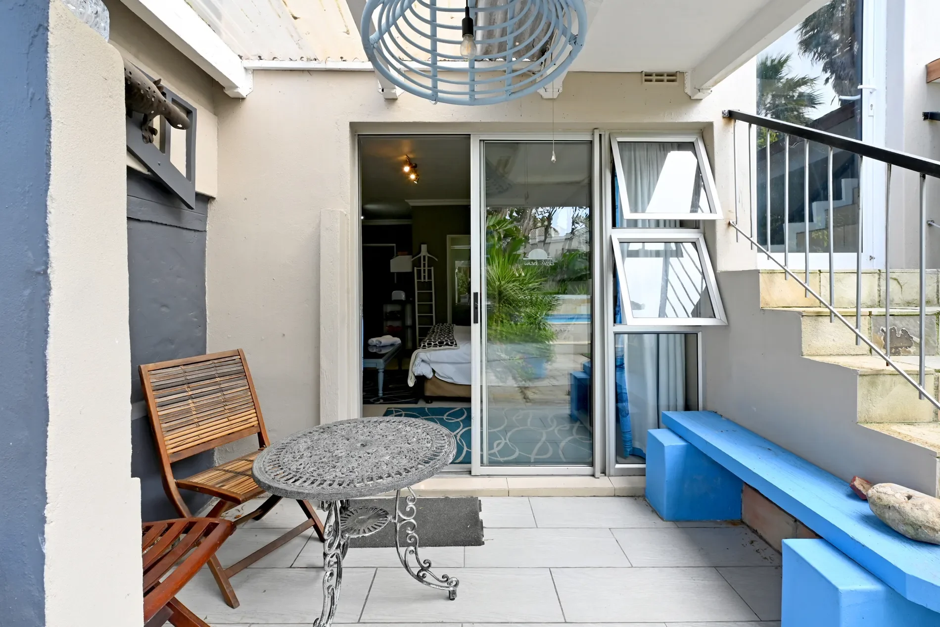 Exterior photo 3