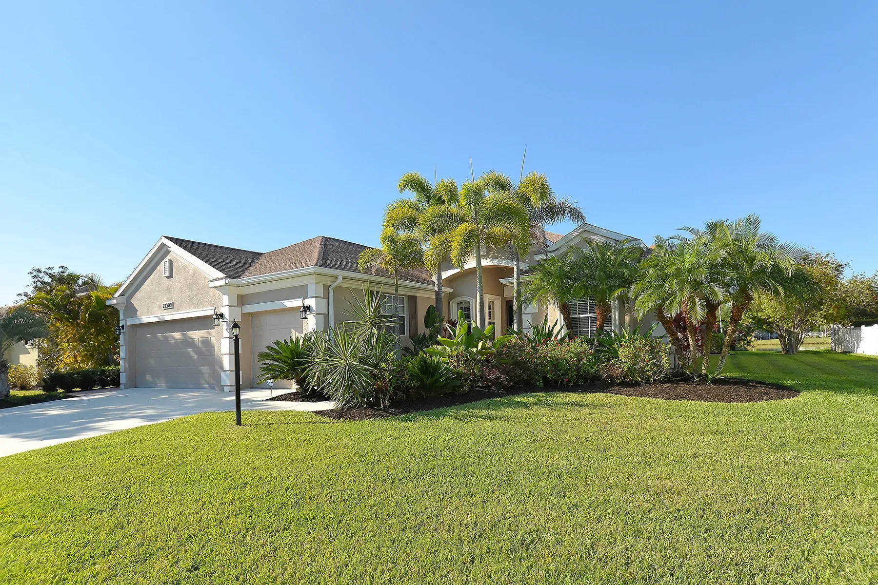 Exterior photo 5