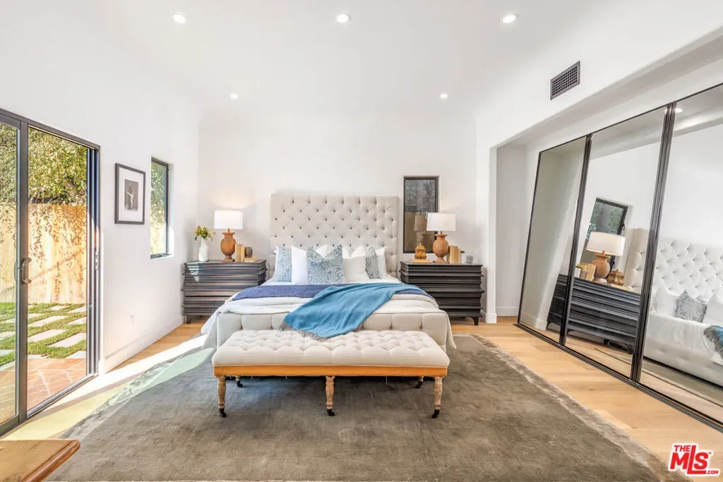 913 S Mullen Avenue, Los Angeles, California, United States. - Photo 29