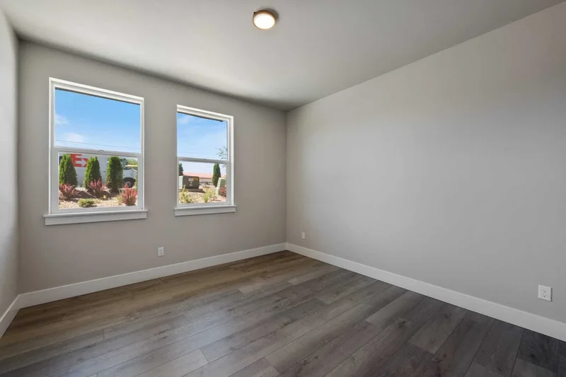 20528 NE Empire Avenue , Bend, OR 97701, Bend, Oregon, United States. - Photo 9
