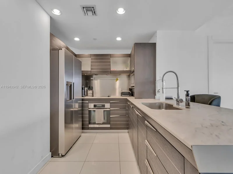 200 Biscayne Boulevard Way 3603, Miami, Florida, United States. - Photo 4